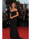Sul tappeto rosso arriva Scarlett Johansson