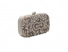 Clutch con ricami e perline