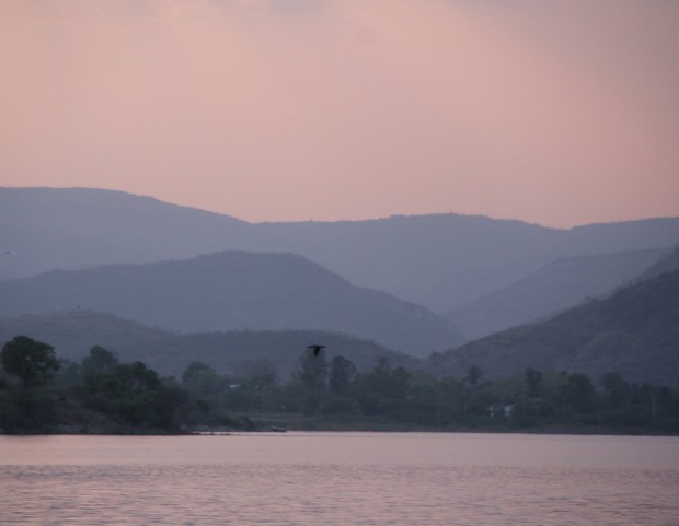 Il tramonto sul lago Pichola