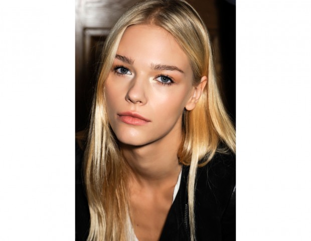 Realizza una base viso leggera e luminosa