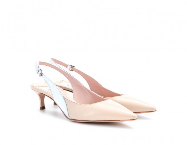 Décolleté ‘kitten heels’