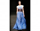 Il longdress di Byblos con maxi-cintura in vita