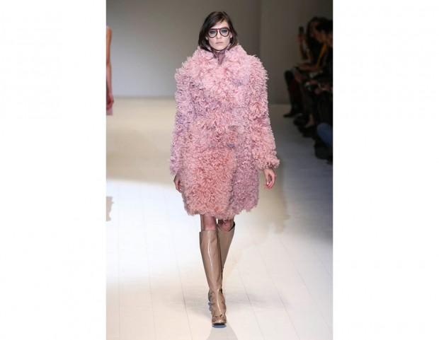 La morbida pelliccia in shearling proposta sulla passerella di Gucci