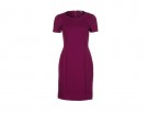 A maniche corte, color “aubergine”