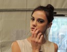 Make up luminoso e acconciatura semplice
