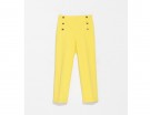 Pantaloni con bottoni