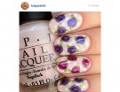 Rose viola su base chiara
