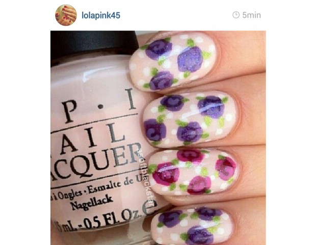 Rose viola su base chiara