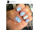 Fiori bianchi per l’accent manicure
