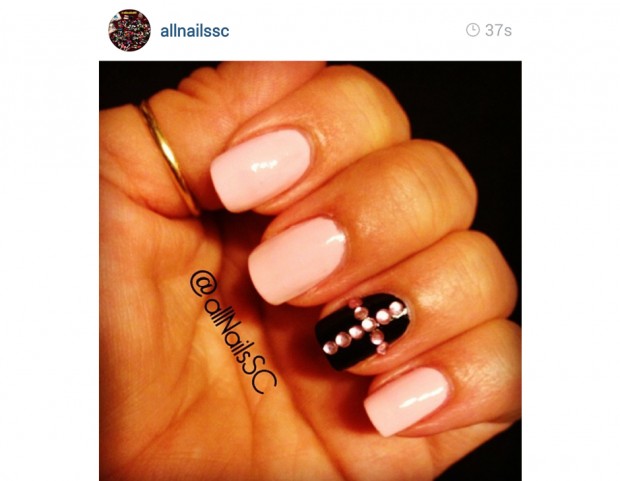 Manicure rosa con accent