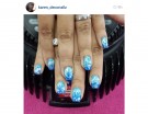 Gradazioni d’azzurro per la manicure