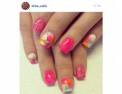 Rosa e arancio per la manicure