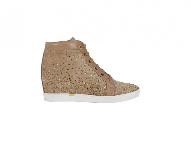 Sneakers con la zeppa interna e piccoli strass