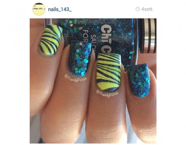 Strass ed effetto marmorizzato per le unghie