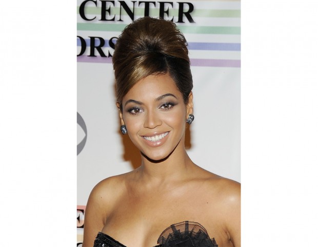 Chignon alto con cotonatura