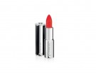 Sublima il tuo look con un lipstick rosso fuoco