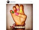 Manicure allegra e frizzante