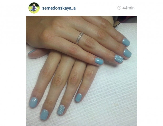 Manicure a pois