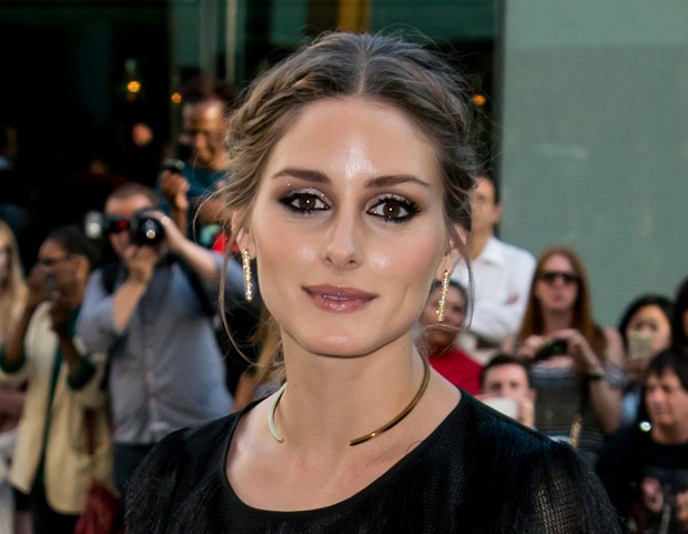 Il raccolto esalta il maquillage di Olivia