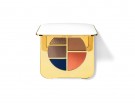 Sfuma degli ombretti bronzo e realizza un leggero contouring sul viso con i due fard della palette all in one