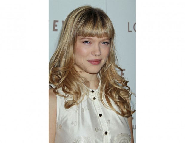 Capelli mossi con frangia piena