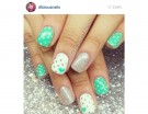 Manicure polka dot con cuore