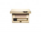 Sfuma i bordi di uno smokey eyes con un ombretto champagne