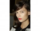 Il make up si focalizza sulle labbra