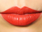 Rossetto rosso con sfumatura arancio