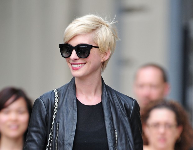 Il pixie cut si tinge di biondo