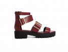 In color burgundy a platform carro armato con maxi cinturini