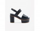 In pelle, con tacco e plateau design