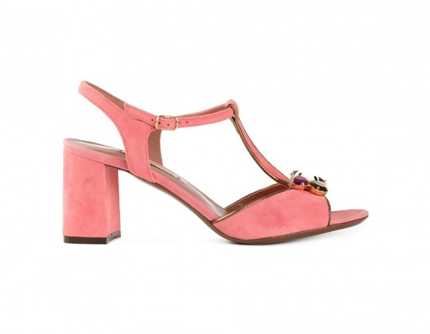 In suede rosa shocking e dettaglio gioiello