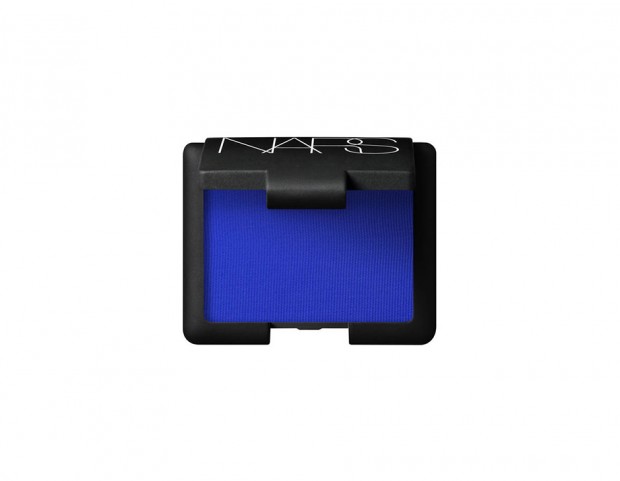 Scegli un ombretto blu elettrico opaco