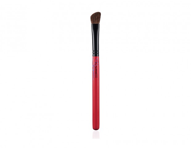 Crea il tuo smokey eyes con un pennello da sfumatura angolato