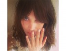 Manicure nude con glitter