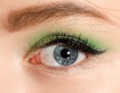Eyeliner nero e ombretto verde