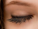 Linea di eyeliner effetto smokey