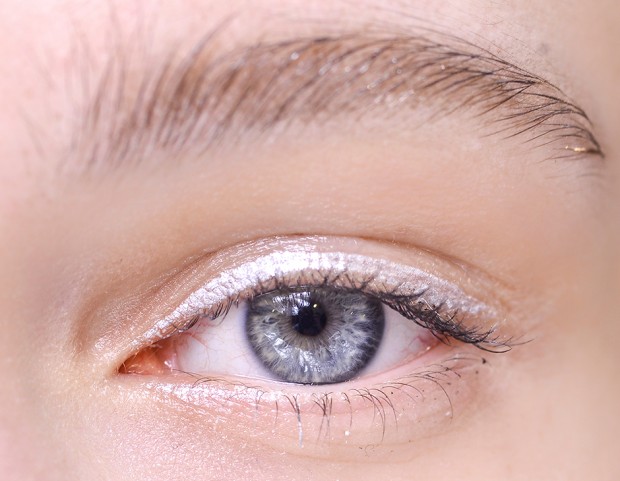 Delicato bianco perla per l’eyeliner