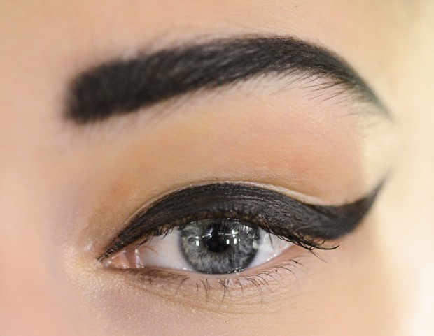 Eyeliner spesso con codina allungata