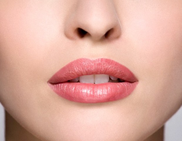 9. Fissa il rossetto con un po’ di cipria trasparente