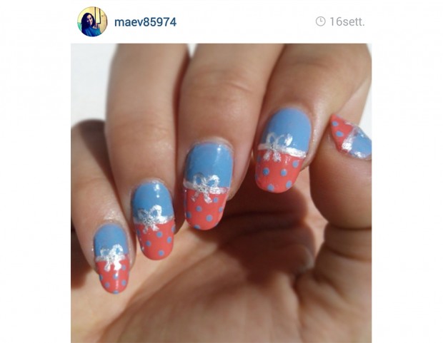 Manicure bicolore con fiocco