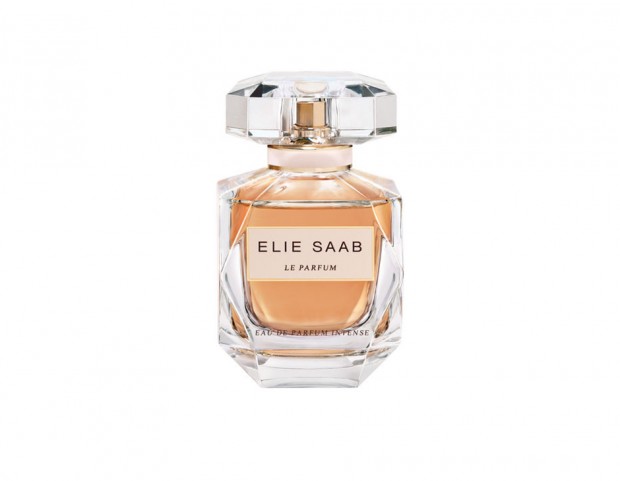 Fiore d’Arancio, Ylang-ylang,  Miele di Rosa, un accordo Patchouli e Ambrato con accenti sensuali e ammalianti