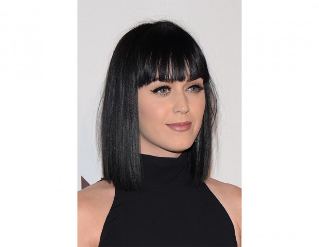 Copia il look di Katy Perry: linea di eyeliner e rossetto nude scuro