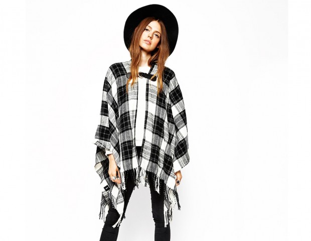 Poncho sfrangiato a quadri black&white