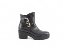 Ankle boots in pelle con cinturini