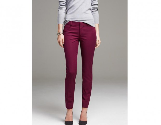 Dal taglio classico, color cherry