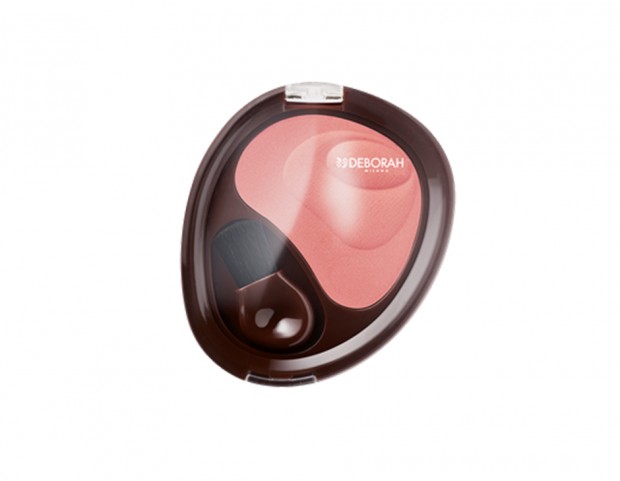 Dona un effetto bonne mine al volto con un blush corallo