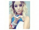 Vanessa Hudgens accorcia e decolora la sua chioma