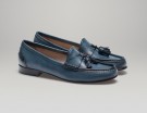 Sporty-chic in pelle in tinta petrolio